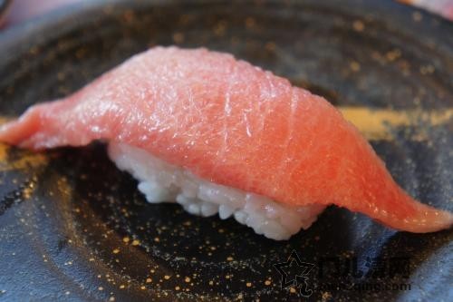 日本美食-料理菜单：寿司-金枪鱼中鱼腩（中トロ）