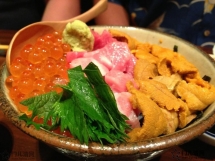 美食攻略：日本特色美食料理 - 海鲜散寿司饭（海鮮丼）