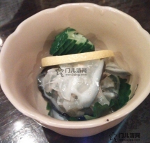 美食美食：北海道特色美食-三文鱼冰头刺身生鱼片（氷頭）
