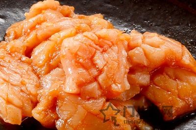 门儿清网：日本购物美食攻略。名古屋·荣地区SUNSHINE SAKAE（阳光盛荣商厦）6层炭火烤肉TAMURA（たむら）荣别邸,黑毛和牛，雪花霜降和牛烤肉。牛肚（牛胃）中的第一胃，也叫瘤胃，俗称肚仁。店内领取摩天轮免费门票代金券。进公众号【门儿清东瀛控】获取更多信息，还有日本优惠打折券