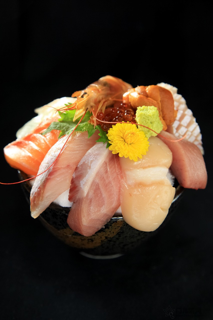 海鲜生鱼片刺身盖浇饭【海鮮丼】