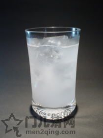 日本的鸡尾酒:日本的鸡尾酒:杜松子酒(金酒,琴酒),柠檬汁,苏打水(碳酸水)调配的鸡尾酒 - 金菲士(Gin Fizz) 图