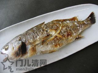 菜单：盐烤黄花鱼（イシモチの塩焼）