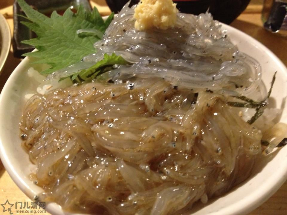 菜单：沙丁鱼白子刺身盖浇饭（しらす丼）