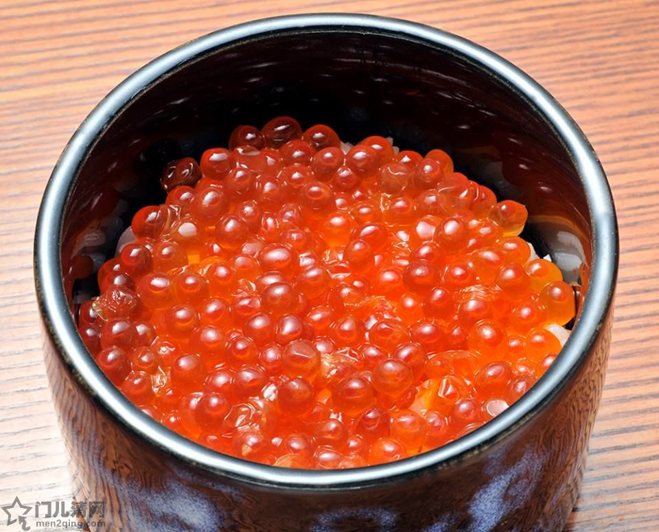 菜单：三文鱼子盖浇饭（いくら丼）