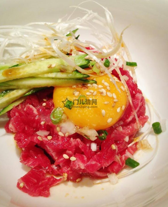 日本美食-料理菜单：牛肉刺身-生拌牛肉丝（ユッケ） 图