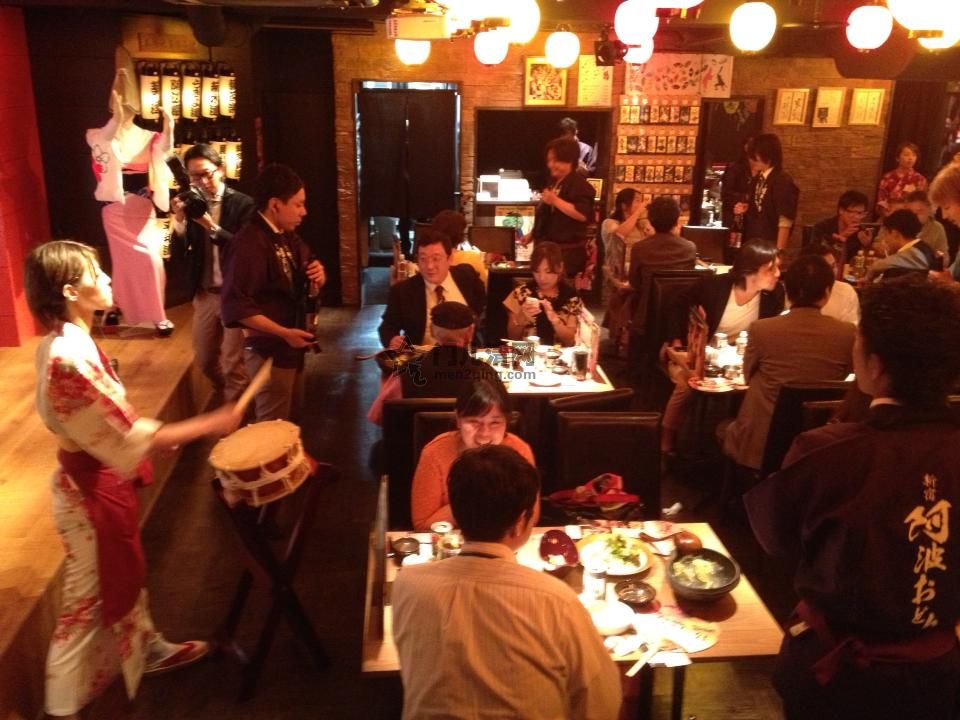 日本料理：日本东京居酒屋里的阿波舞蹈（德岛 阿波踊り 日本三大盂兰盆节舞蹈之一） 图