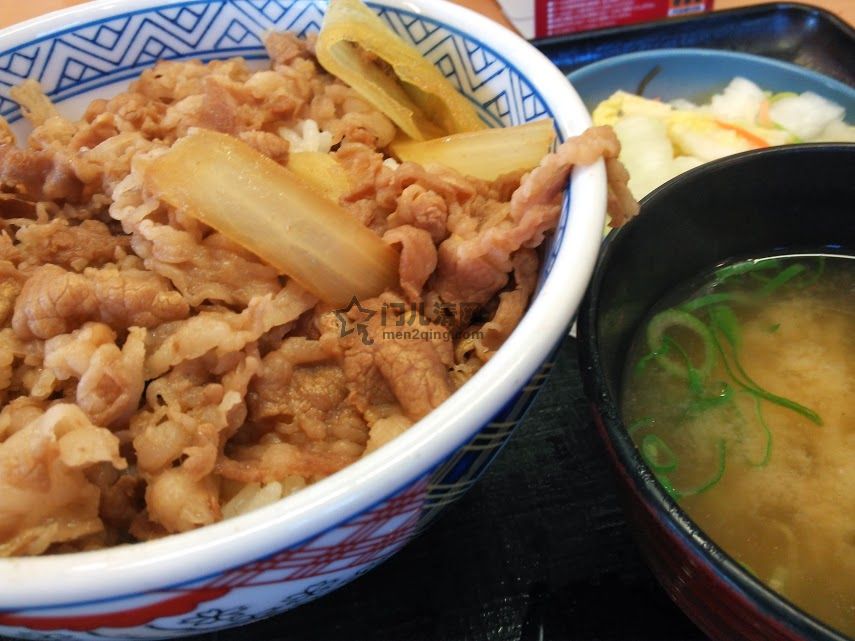 日本料理:美食记录:吉野家的牛肉饭套餐 牛肉饭,酱汤,浅渍青菜(新香) 图