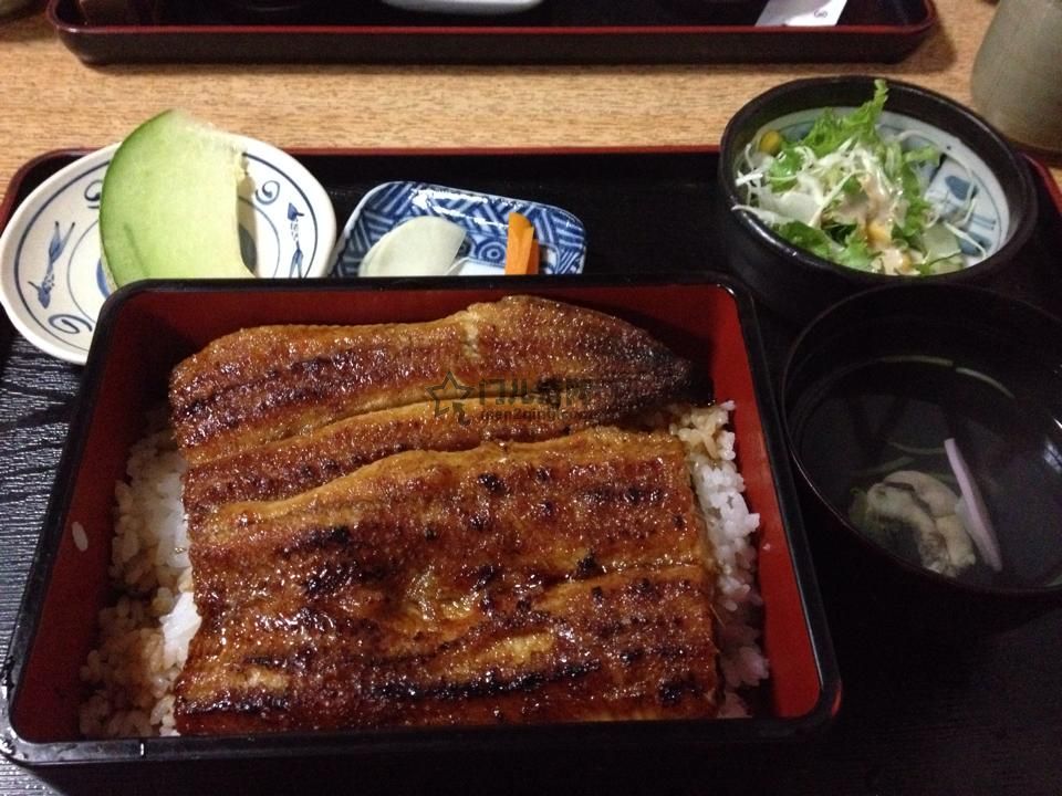 日本料理：美食新闻：土用丑日吃烤鳗鱼盖饭是日本的传统习俗 蒲烧鳗鱼盖浇饭 图
