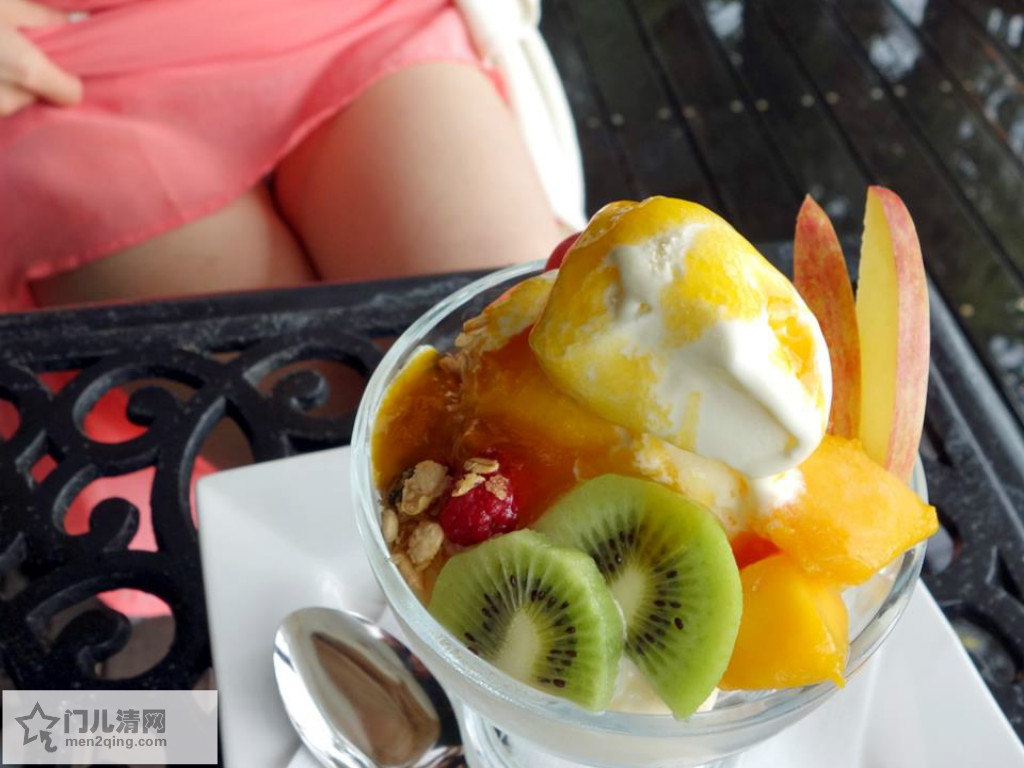 天儿太热，来杯水果冰激凌败败火吧